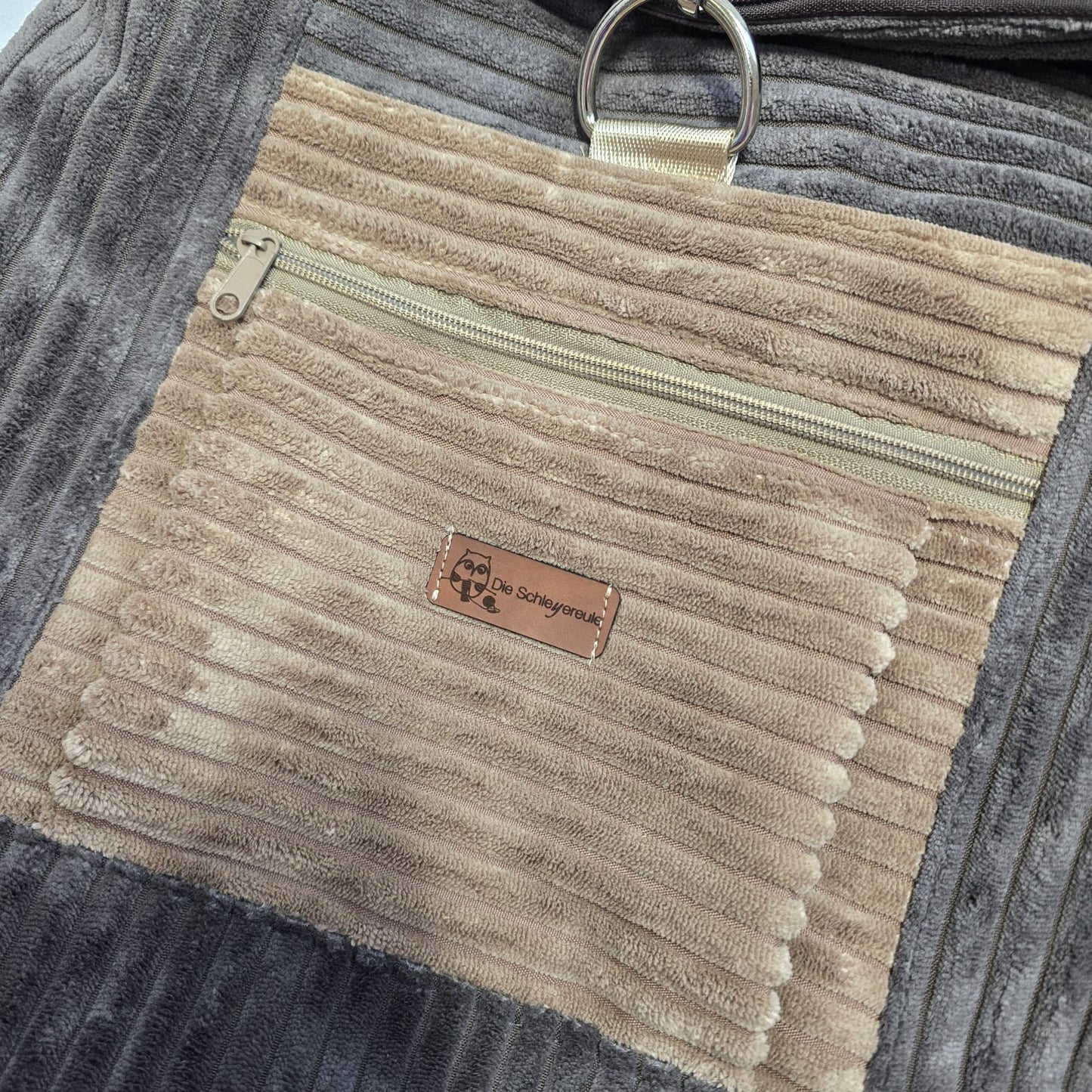 BackBert Handmade – Rucksack aus Cord, Gurt verstellbar, Geschenk für Frauen, Innen- u. Außentasche