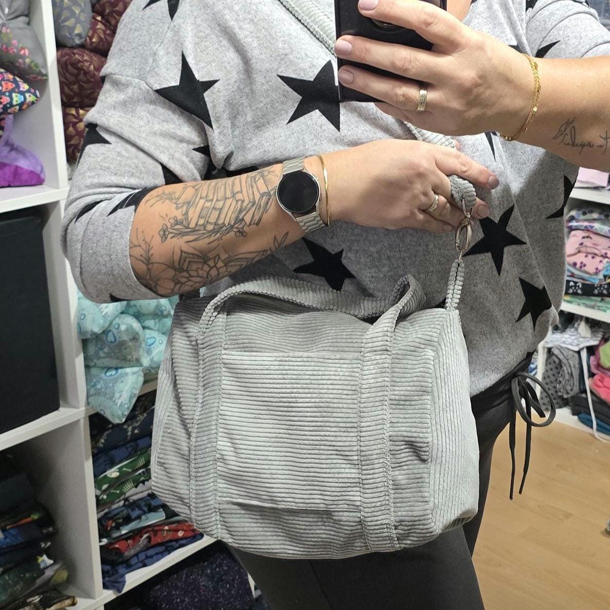 Cordtasche CORDULA | Handtasche | Umhängetasche | CrossBody | samtig flauschig Träger Innentaschen Außentaschen | 21 Farben