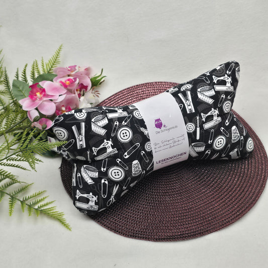 Leseknochen Handmade schwarz | Nackenkissen Nackenrolle Keilkissen Tablethalter Buchstütze Deko waschbar