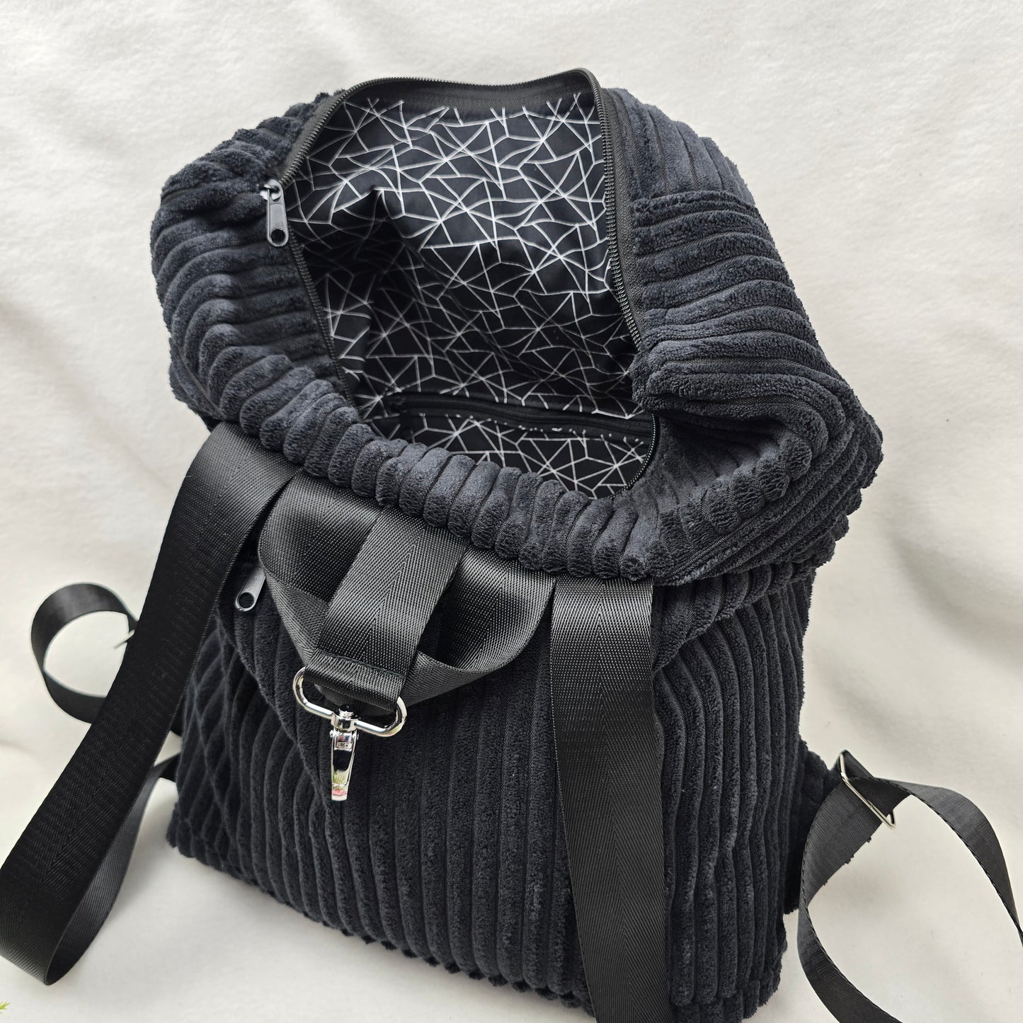 BackBert Handmade – Rucksack aus Cord, Gurt verstellbar, Geschenk für Frauen, Innen- u. Außentasche