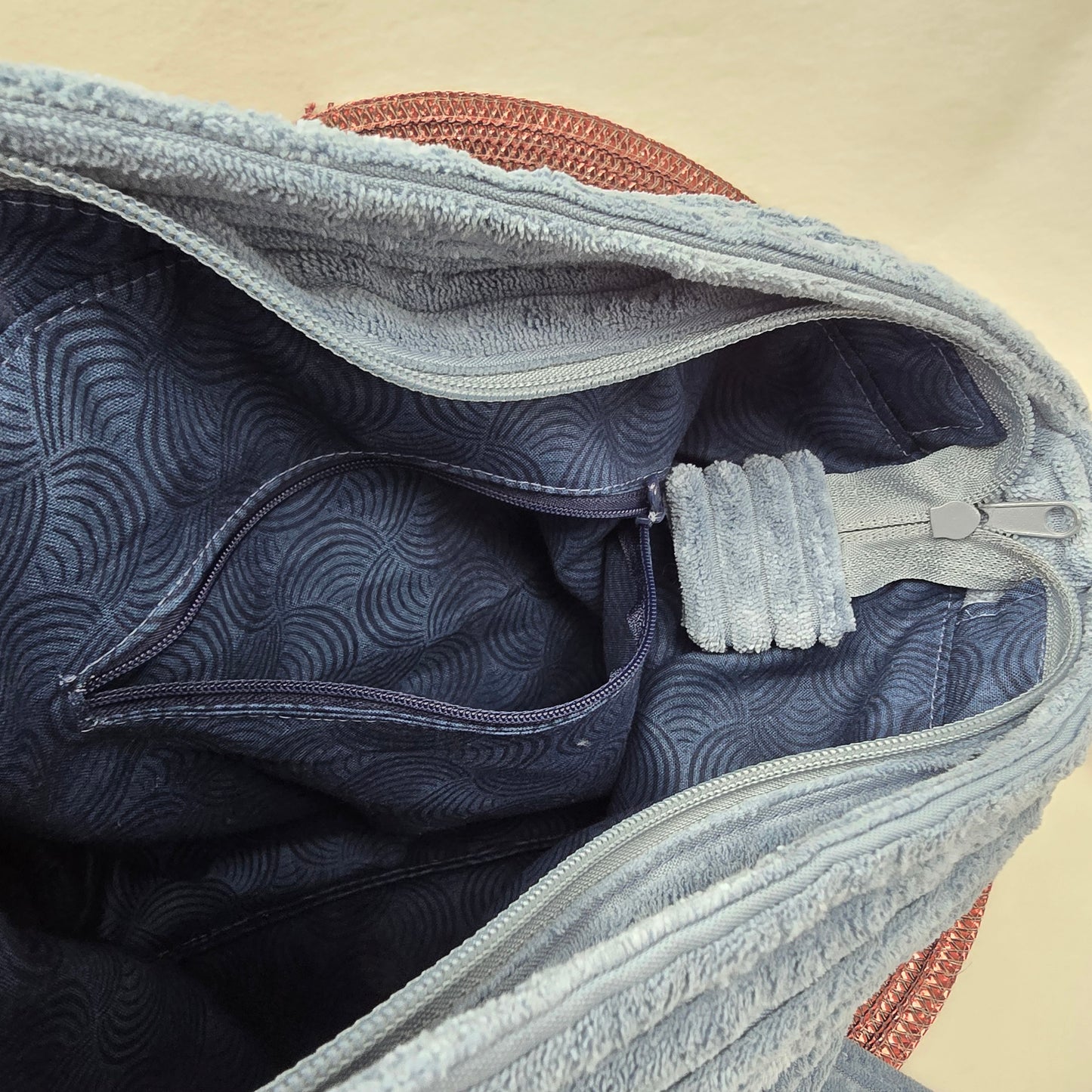 Cord-Handtasche CORDELIA CHUNKY Handtasche Umhängetasche Breitcord Träger längenverstellbar Innentasche Außentasche Crossbody