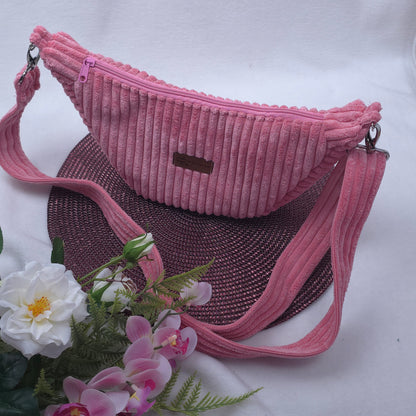Moonika Chunky – handgemachte MoonBag aus Breitcord | Halbmondtasche mit austauschbarem Crossbody-Gurt