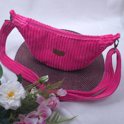 Moonika Chunky – handgemachte MoonBag aus Breitcord | Halbmondtasche mit austauschbarem Crossbody-Gurt