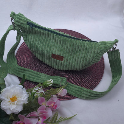 Moonika Chunky – handgemachte MoonBag aus Breitcord | Halbmondtasche mit austauschbarem Crossbody-Gurt