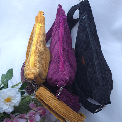 Moonika – handgemachte MoonBag aus Feincord | Halbmondtasche mit austauschbarem Crossbody-Gurt
