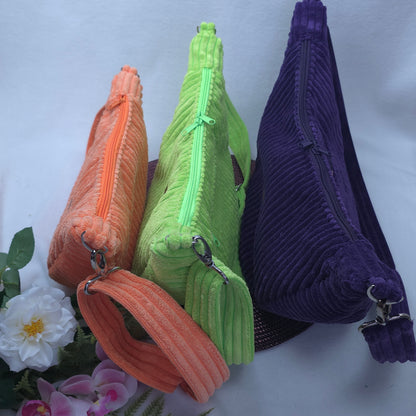 Moonika Chunky – handgemachte MoonBag aus Breitcord | Halbmondtasche mit austauschbarem Crossbody-Gurt