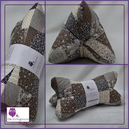 Leseknochen Patchwork beige | Nackenkissen Nackenrolle Kissen Tablethalter Buchstütze Nackenhörnchen Deko waschbar