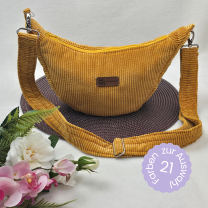 Moonika – handgemachte MoonBag aus Feincord | Halbmondtasche mit austauschbarem Crossbody-Gurt