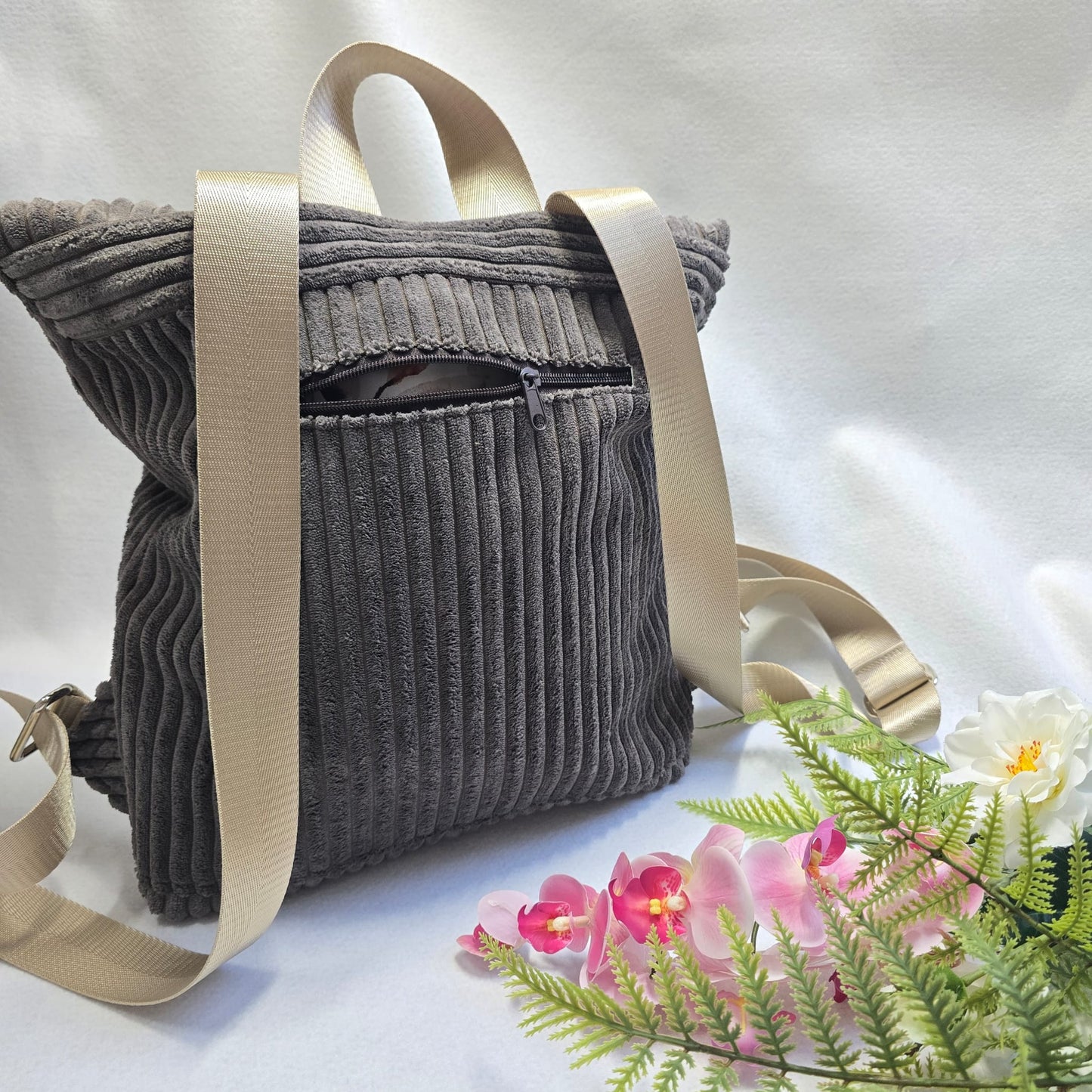 BackBert Handmade – Rucksack aus Cord, Gurt verstellbar, Geschenk für Frauen, Innen- u. Außentasche