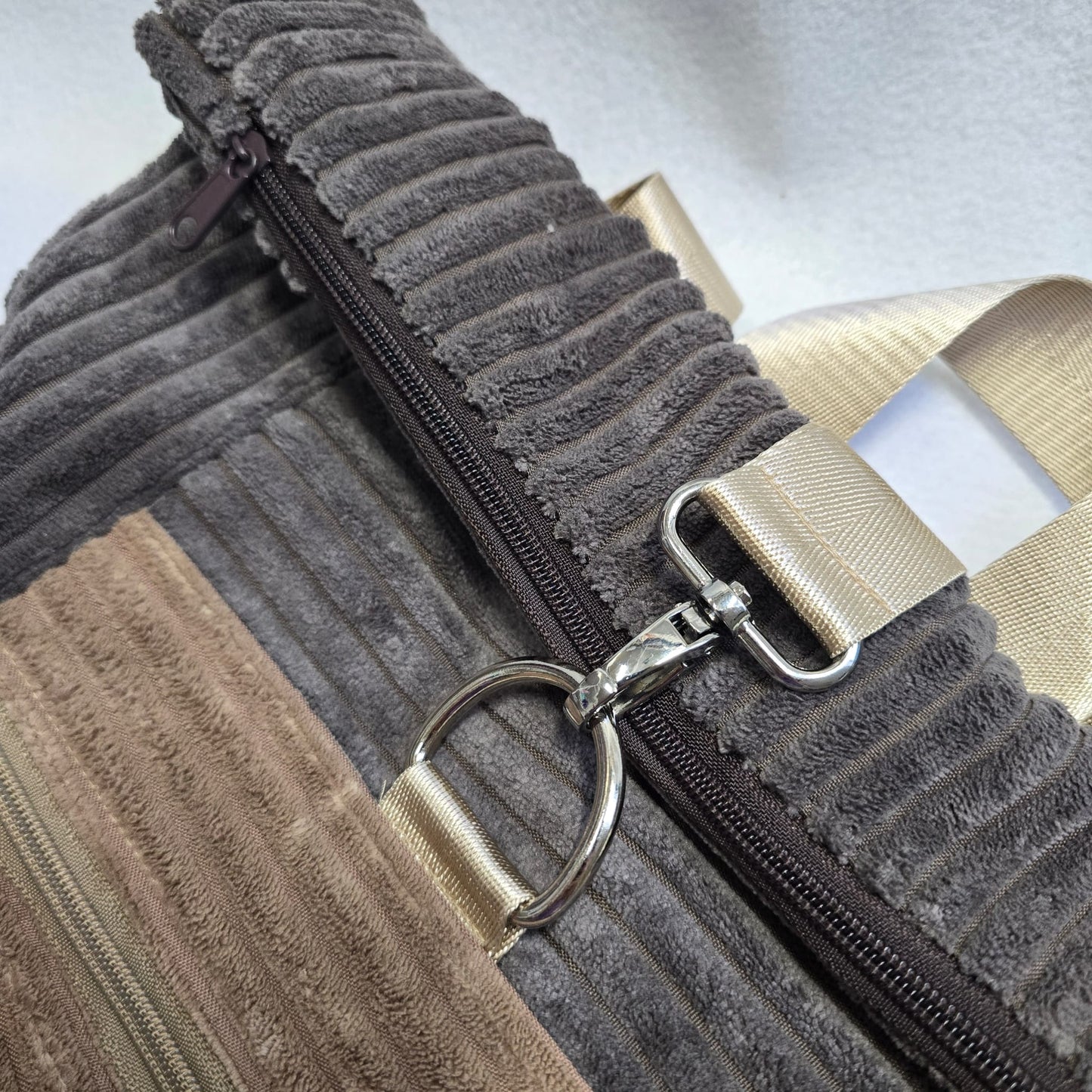 BackBert Handmade – Rucksack aus Cord, Gurt verstellbar, Geschenk für Frauen, Innen- u. Außentasche