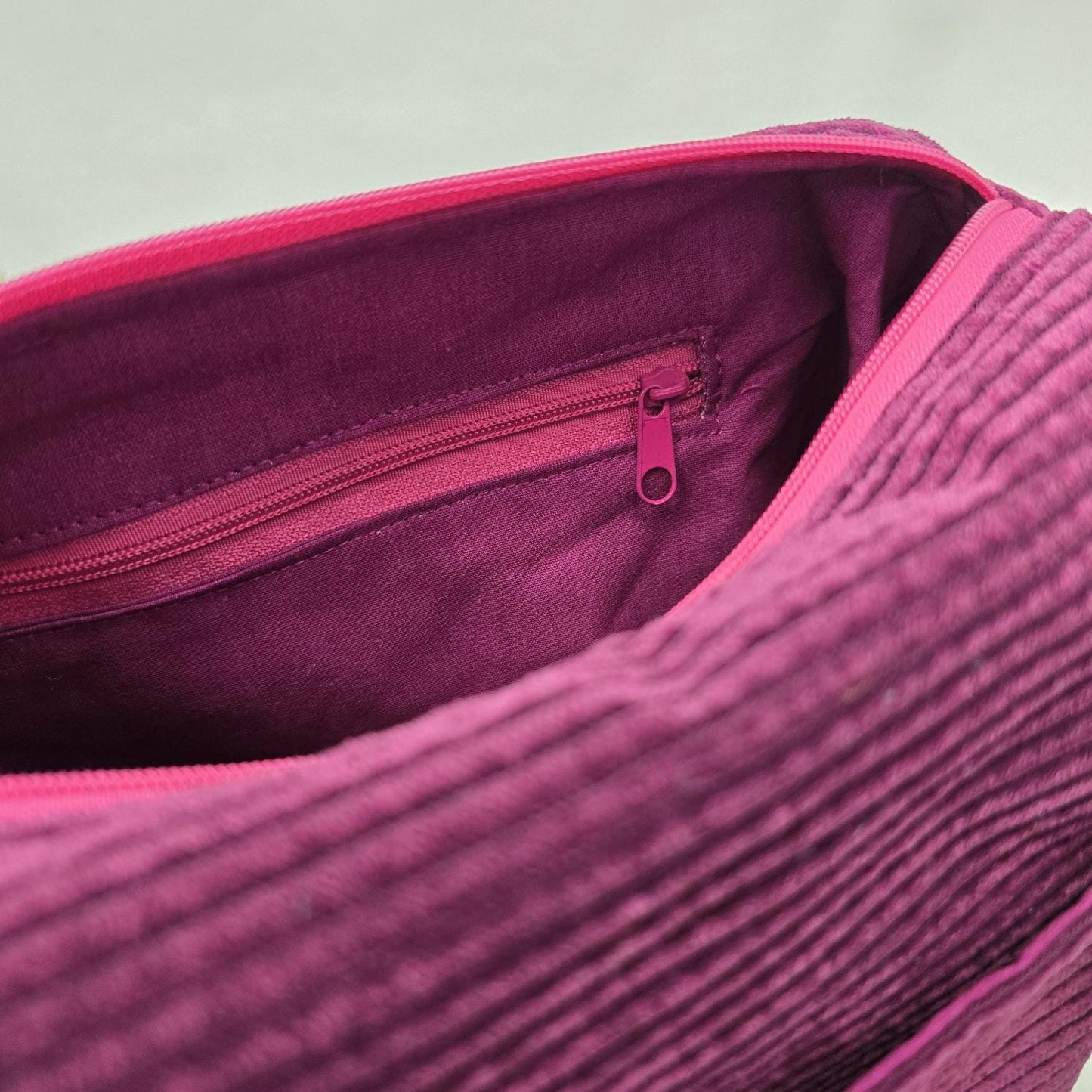 Cordtasche CORDULA | Handtasche | Umhängetasche | CrossBody | samtig flauschig Träger Innentaschen Außentaschen | 21 Farben
