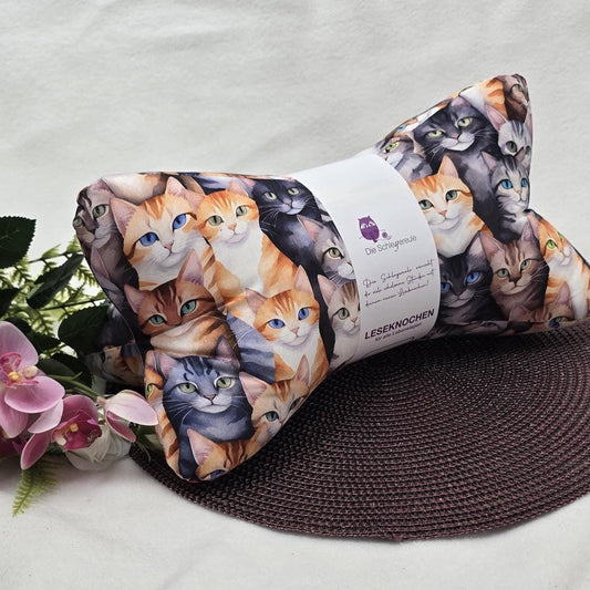 Leseknochen Katze Luna | Nackenkissen Nackenrolle Kissen Tablethalter Buchstütze Nackenhörnchen Deko waschbar