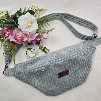 CrossBert Handmade Crossbody Bag – Umhängetasche aus Cord, rechts & links tragbar, Herbsttasche, Geschenk für Frauen, Innen- u. Außentasche