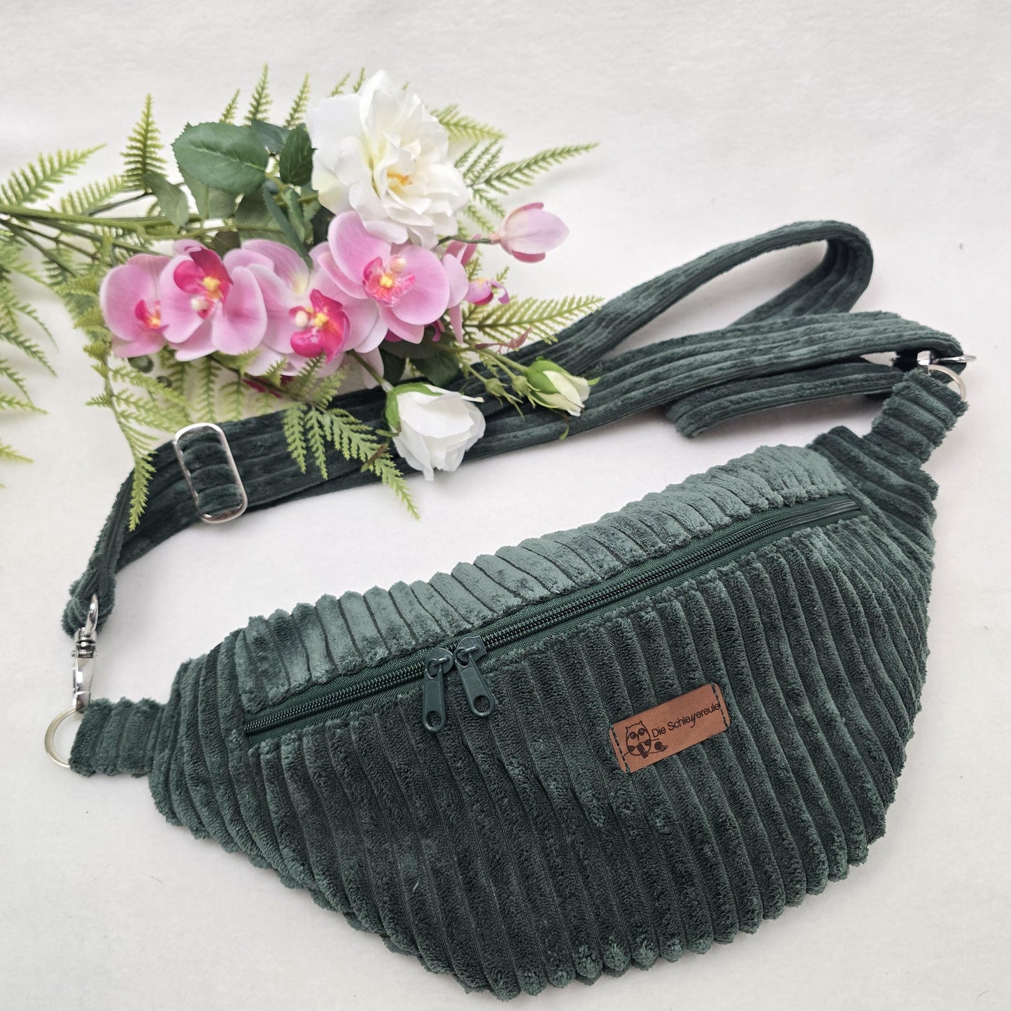 CrossBert Handmade Crossbody Bag – Umhängetasche aus Cord, rechts & links tragbar, Herbsttasche, Geschenk für Frauen, Innen- u. Außentasche