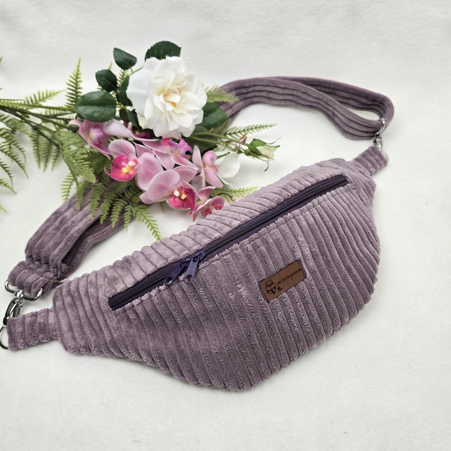CrossBert Handmade Crossbody Bag – Umhängetasche aus Cord, rechts & links tragbar, Herbsttasche, Geschenk für Frauen, Innen- u. Außentasche